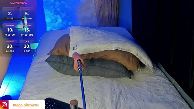 Snapshot of Megan_browns1 chatting on March 12, 12:57 pm Megan browns1 online show from March 12, 12:57 pm