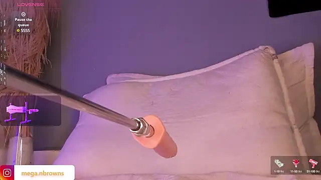 Snapshot of Megan_browns1 chatting on March 21, 4:07 pm Megan browns1 online show from March 21, 4:07 pm