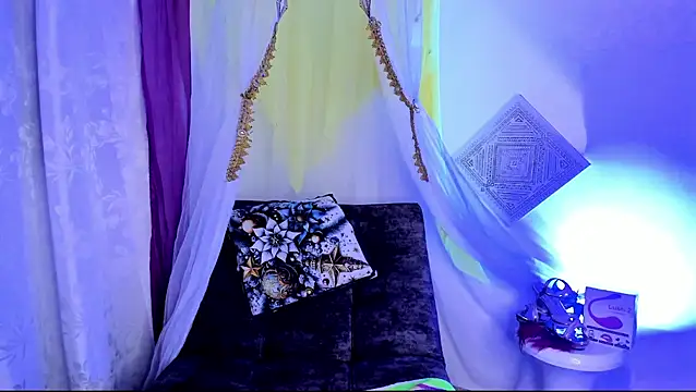 sophiaamethystt online show from March 16, 2:53 am