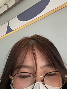 Snapshot of Onee-Chew chatting on April 21, 1:42 am Onee-Chew online show from April 21, 1:42 am