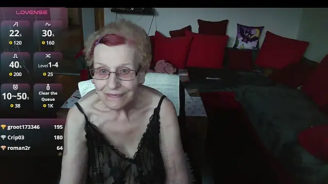 HeisseomaOriginal online show from January 3, 8:21 am