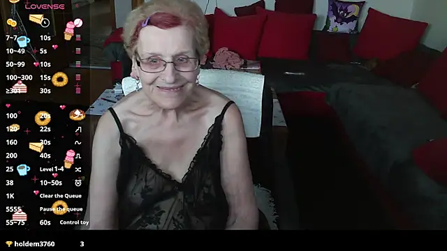 HeisseomaOriginal online show from January 3, 11:25 am