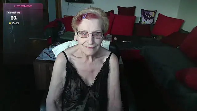 HeisseomaOriginal online show from January 14, 8:20 am