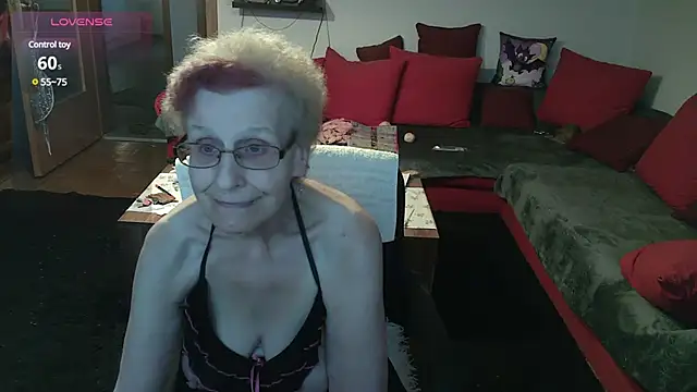 HeisseomaOriginal online show from January 15, 8:09 am