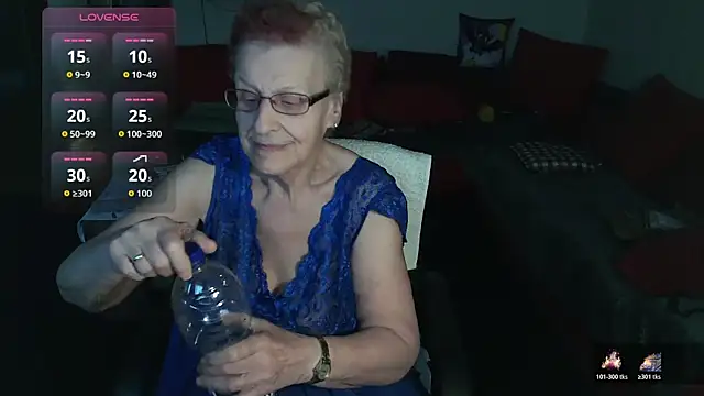 HeisseomaOriginal online show from November 26, 8:15 am