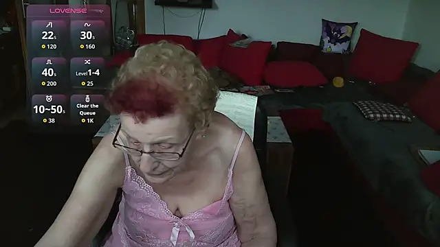 HeisseomaOriginal online show from December 19, 11:50 am