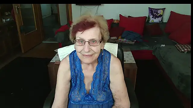 HeisseomaOriginal online show from April 8, 9:31 am