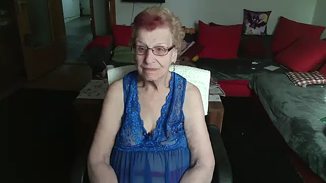 HeisseomaOriginal online show from April 28, 7:13 am