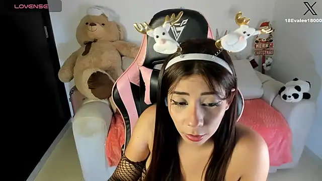 Snapshot of eval_lee18 chatting on December 23, 3:07 am eval lee18 online show from December 23, 3:07 am