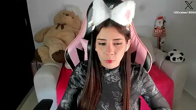 Snapshot of eval_lee18 chatting on January 15, 7:37 am eval lee18 online show from January 15, 7:37 am