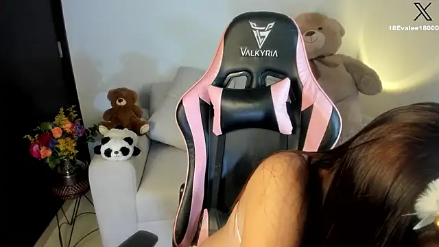 Snapshot of eval_lee18 chatting on January 31, 5:09 am eval lee18 online show from January 31, 5:09 am