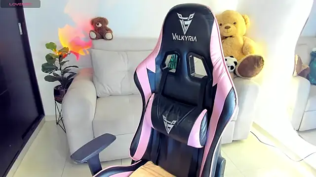 Snapshot of eval_lee18 chatting on October 6, 3:15 am eval lee18 online show from October 6, 3:15 am