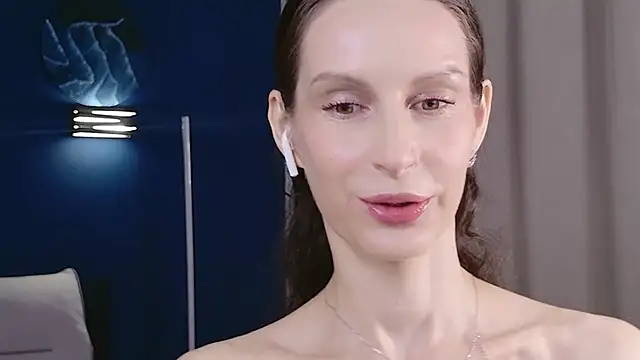 Mila Anders online show from April 3, 4:54 am