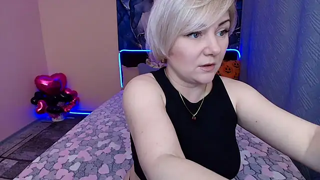 Snapshot of BlondPearl chatting on October 27, 9:41 pm BlondPearl online show from October 27, 9:41 pm