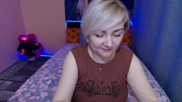 Snapshot of BlondPearl chatting on November 1, 8:33 pm BlondPearl online show from November 1, 8:33 pm