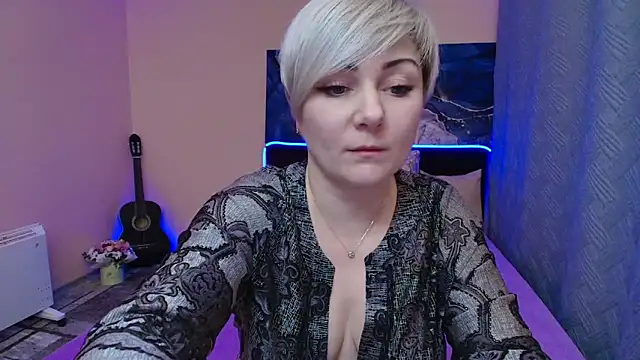 BlondPearl online show from February 14, 6:15 pm