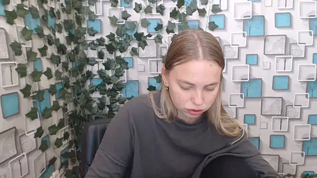 Snapshot of klerkarina chatting on September 21, 4:47 am klerkarina online show from September 21, 4:47 am
