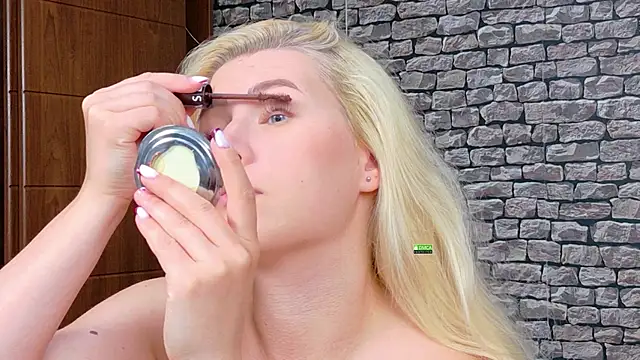 Snapshot of CuteBlondeMe chatting on June 27, 3:17 pm CuteBlondeMe online show from June 27, 3:17 pm