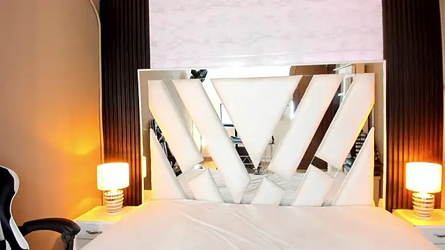 Linda4Petite online show from December 20, 6:15 pm