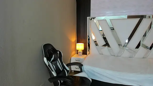 Linda4Petite online show from April 20, 6:09 pm