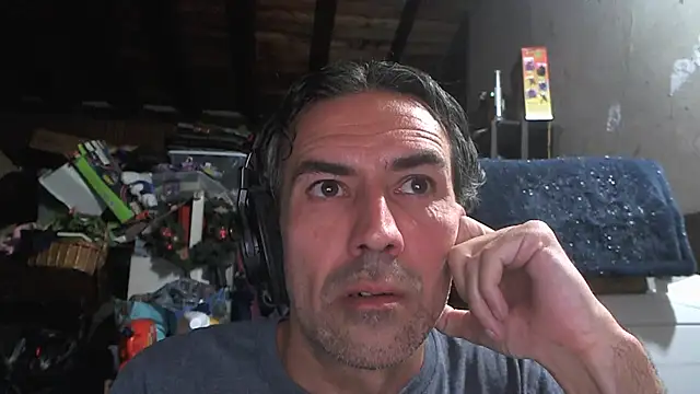 Snapshot of Anarchy_Burger chatting on April 25, 5:21 am Anarchy Burger online show from April 25, 5:21 am