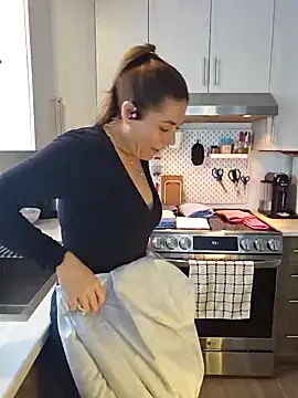 Snapshot of Ellie-L-Elizabeth chatting on January 23, 2:39 pm Ellie-L-Elizabeth online show from January 23, 2:39 pm