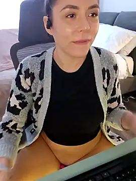 Snapshot of Ellie-L-Elizabeth chatting on February 6, 4:14 pm Ellie-L-Elizabeth online show from February 6, 4:14 pm