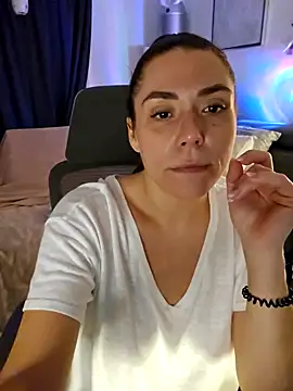 Snapshot of Ellie-L-Elizabeth chatting on February 11, 10:50 pm Ellie-L-Elizabeth online show from February 11, 10:50 pm