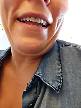 Snapshot of Ellie-L-Elizabeth chatting on February 24, 5:31 pm Ellie-L-Elizabeth online show from February 24, 5:31 pm