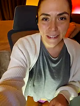 Snapshot of Ellie-L-Elizabeth chatting on February 25, 1:20 am Ellie-L-Elizabeth online show from February 25, 1:20 am