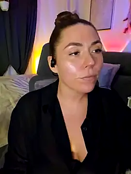 Snapshot of Ellie-L-Elizabeth chatting on March 12, 12:10 am Ellie-L-Elizabeth online show from March 12, 12:10 am