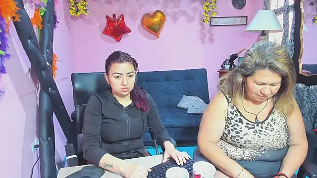 lesbiancuple online show from February 28, 11:55 am