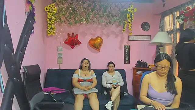 lesbiancuple online show from March 25, 12:00 pm