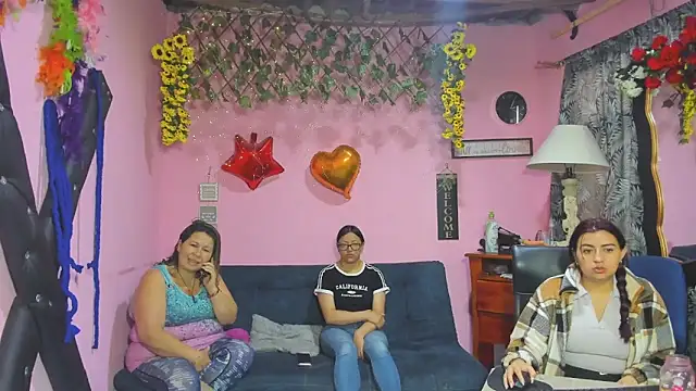 lesbiancuple online show from March 30, 11:55 am