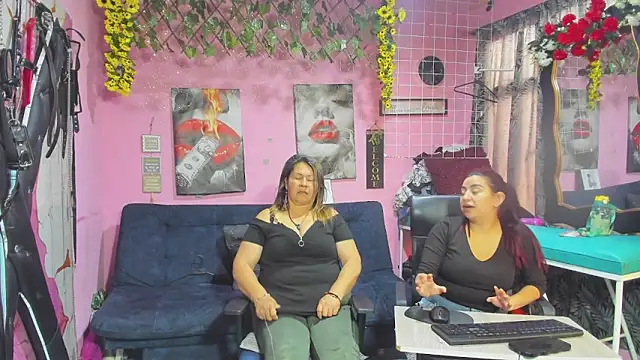 lesbiancuple online show from May 30, 12:24 pm