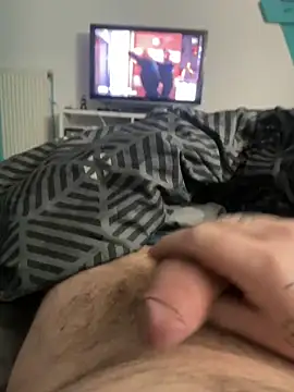 Snapshot of RenaudS-02 chatting on February 28, 11:45 pm RenaudS-02 online show from February 28, 11:45 pm