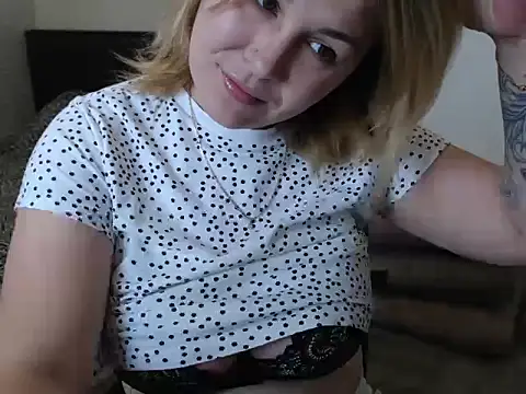 leeilawow online show from May 26, 6:20 am