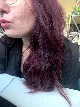 Snapshot of LunaMoongirl chatting on December 6, 10:16 am LunaMoongirl online show from December 6, 10:16 am