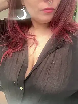 Snapshot of LunaMoongirl chatting on January 9, 1:35 pm LunaMoongirl online show from January 9, 1:35 pm