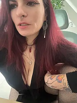 LunaMoongirl online show from February 19, 9:38 am