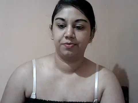 Snapshot of bellachow10 chatting on April 29, 6:06 am bellachow10 online show from April 29, 6:06 am