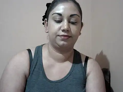 Snapshot of bellachow10 chatting on May 1, 7:07 pm bellachow10 online show from May 1, 7:07 pm