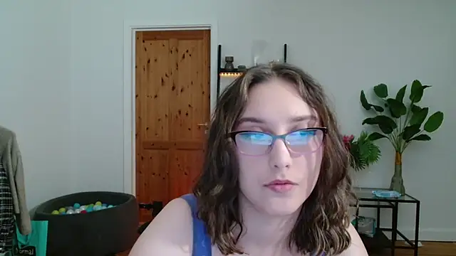 Snapshot of NaughtyRapunzel7 chatting on December 9, 12:19 pm NaughtyRapunzel7 online show from December 9, 12:19 pm