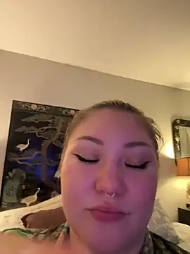 Snapshot of RosieDixx chatting on March 2, 11:42 pm RosieDixx online show from March 2, 11:42 pm