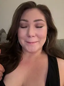 Snapshot of RosieDixx chatting on November 26, 6:47 am RosieDixx online show from November 26, 6:47 am