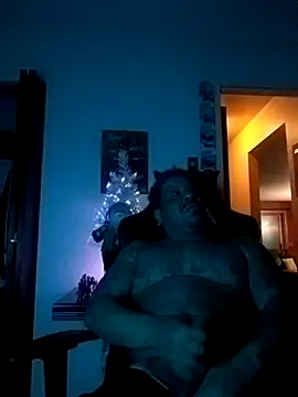 Snapshot of yellowwetfox chatting on December 22, 2:28 am yellowwetfox online show from December 22, 2:28 am