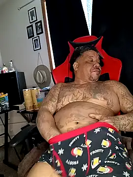 Snapshot of yellowwetfox chatting on January 1, 9:20 pm yellowwetfox online show from January 1, 9:20 pm