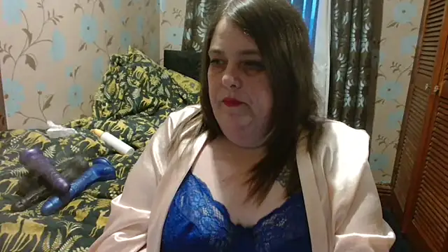 HouseWifeWhore Milf online show from February 17, 5:19 pm