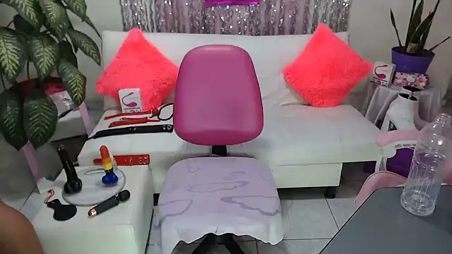 Snapshot of _pamelasam chatting on February 23, 9:11 am pamelasam online show from February 23, 9:11 am