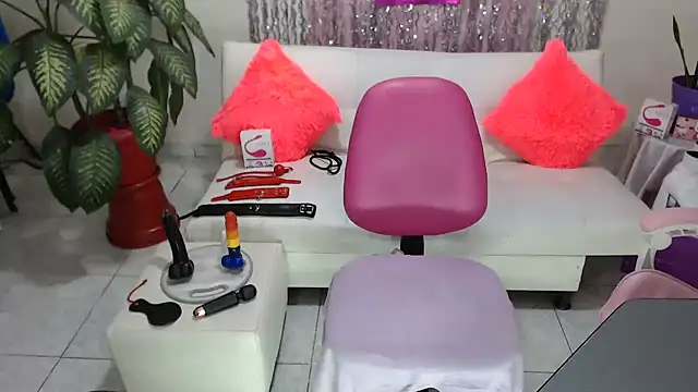 Snapshot of _pamelasam chatting on March 1, 8:23 am pamelasam online show from March 1, 8:23 am